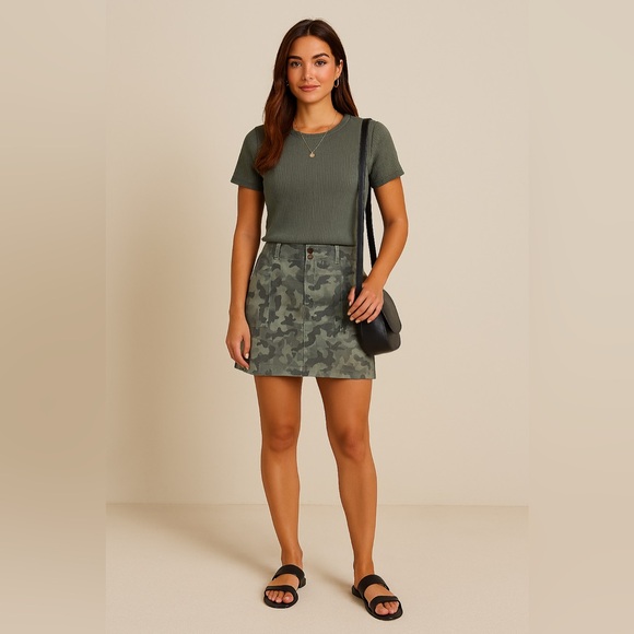 Daisy Fuentes Y2K Light Colored Camo A-Line Mini Skirt Size 6 - Picture 1 of 11